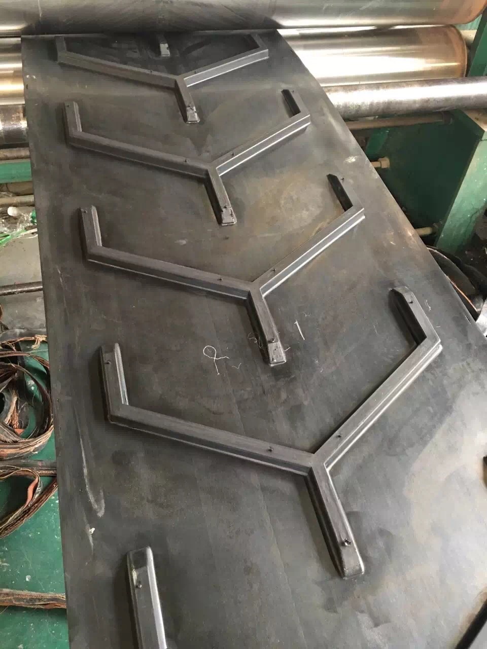 Chemical Resistant Chevron conveyor belt Monster belting